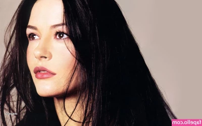 Catherine Zeta-Jones [ catherine-zeta-jones ] - Black and red 🖤❤ @sofieskye