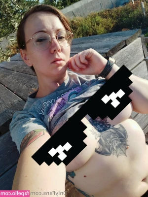 narga.free [ narga-free ] - Would you take pictures of me like  ChloeCorrupt does