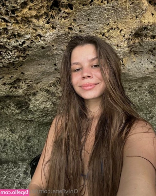 stacy_lustful [ stacy-lustful ] - TBT to Liv flashing at the aquarium 🐠