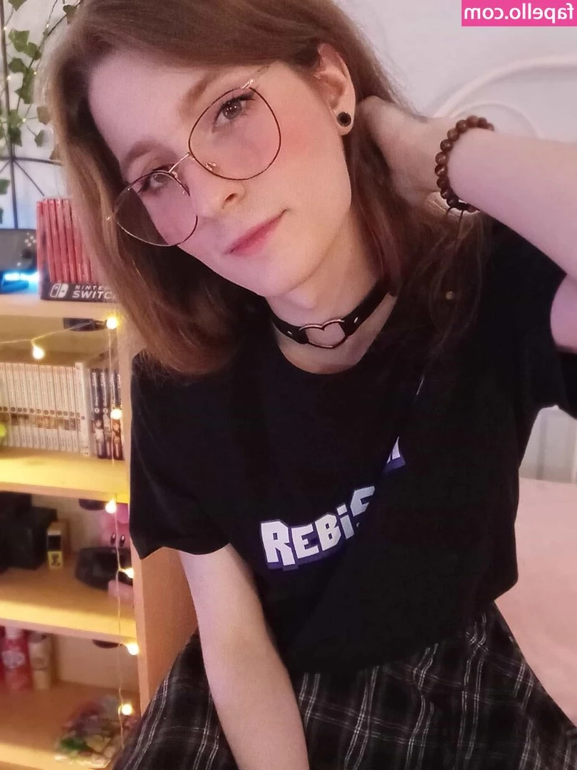 RebiSenpai - It s a white sock and blanket kind of day