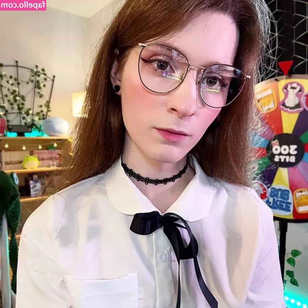 RebiSenpai - Tell me in the DMs 💦💦