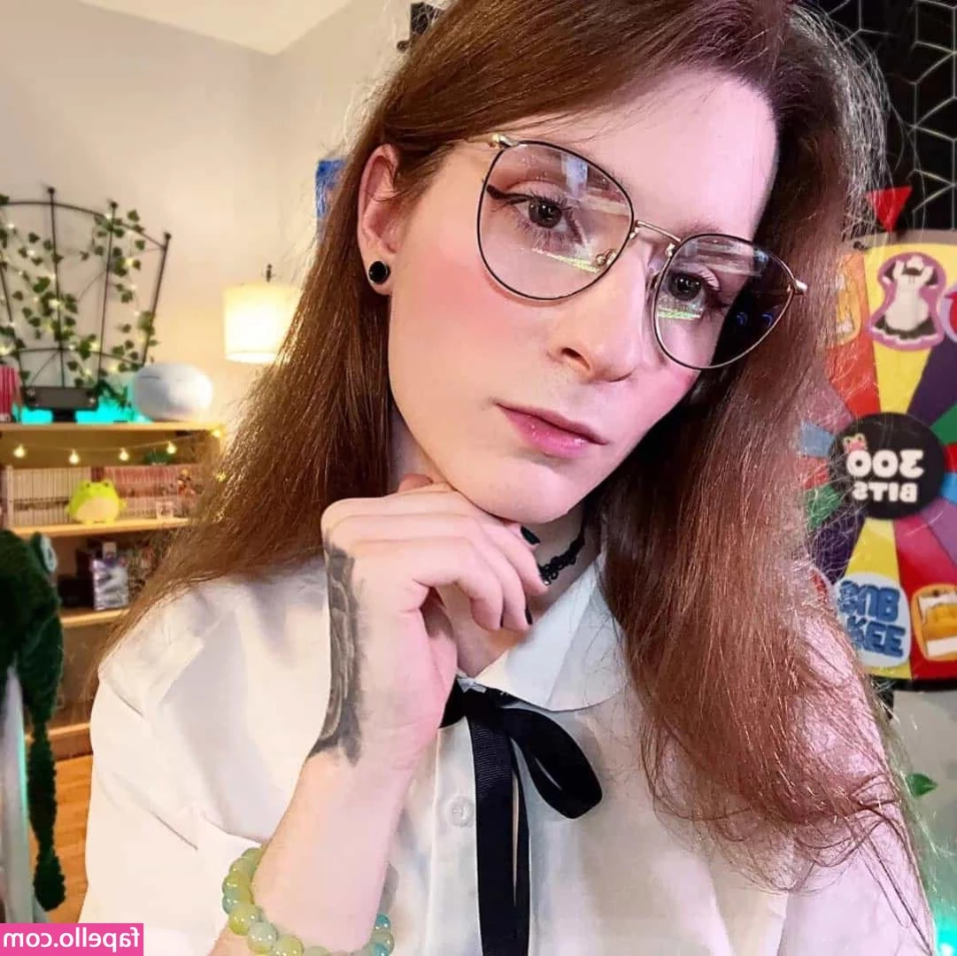 RebiSenpai - Afternoon gentlemen   Happy hump day love you
