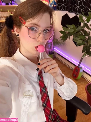 RebiSenpai - Certified milf who loves to fuck  Check this for full view of ass and