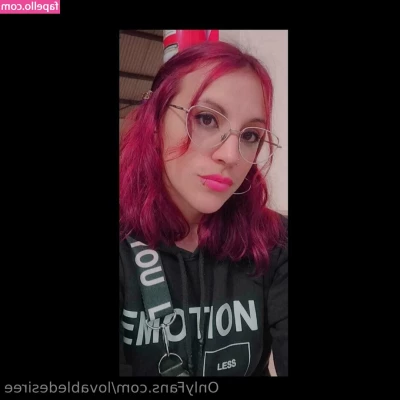 lovabledesiree - Tight Pussy getting stretched