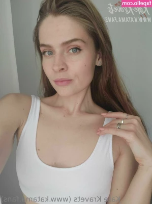 katerealfree - lil hand shot teasy robe vid:)