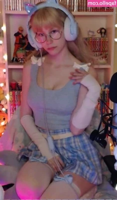 Skymi_chan [ skymi-chan ] - Do you like how it looks on me ?🔥🙈🙈🙈 spoil me and I will