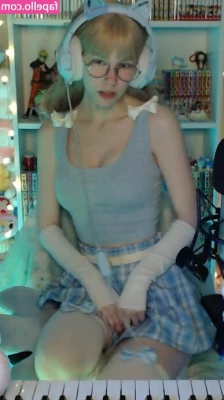 Skymi_chan [ skymi-chan ] - Watch me stretch my ass for you like a good girl    From video  5