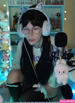 Skymi_chan [ skymi-chan ] - Come Hang out with me