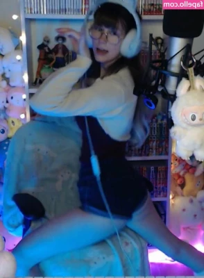 Skymi_chan [ skymi-chan ] - Tip 5$ to where it says in my pinned post for the full video 🥺💕