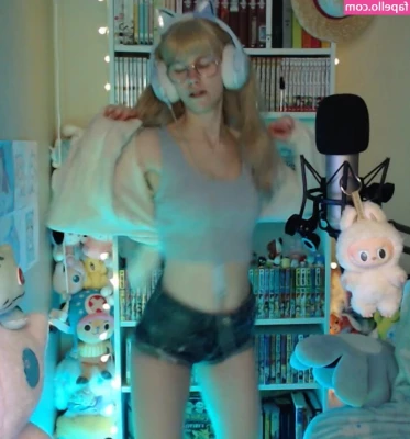 Skymi_chan [ skymi-chan ] - Just waiting patiently for you to get home👉.👉.👉my fat pussy