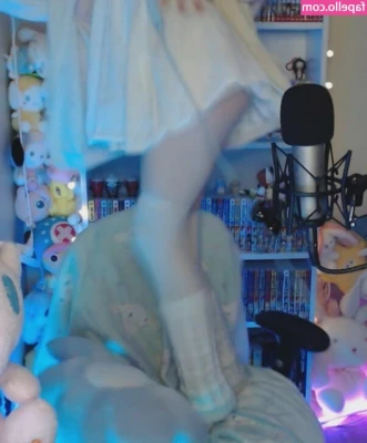 Skymi_chan [ skymi-chan ] - Slow mo of my titties flopping  Do you want a slow mo of me jumping