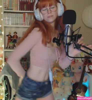 Skymi_chan [ skymi-chan ] - I m feeling horny  Someone message me