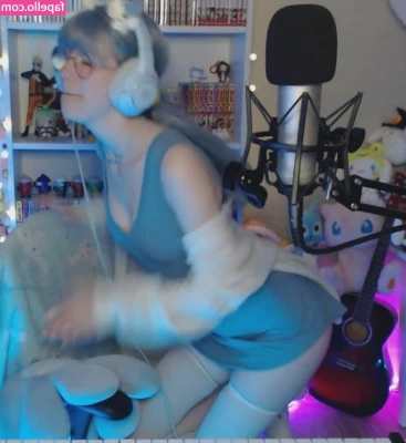 Skymi_chan [ skymi-chan ] - The next 5 people that tip $15 get a special 30 minute sexting