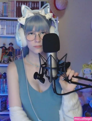 Skymi_chan [ skymi-chan ] - Look between your legs. What do you see? Is that a real man's cock?
