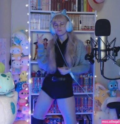 Skymi_chan [ skymi-chan ] - Hot good morning 🥰🔥😈