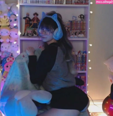 Skymi_chan [ skymi-chan ] - You guys know I love a game night with my friends. I invited