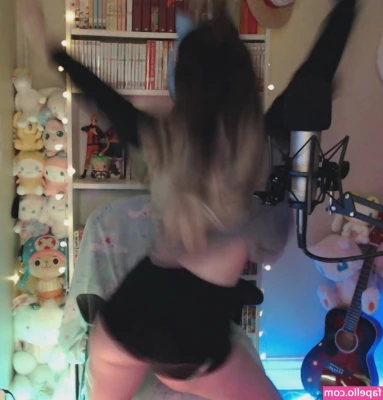 Skymi_chan [ skymi-chan ] - Do you wanna see how I punish My friends bottom? @bklara111