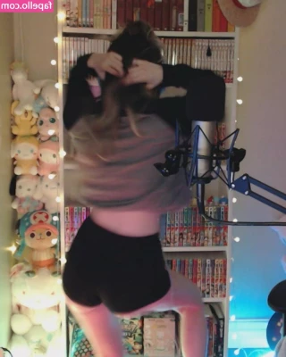 Skymi_chan [ skymi-chan ] - Would you cum all over my legs then lick it up when I told you?