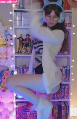 Skymi_chan [ skymi-chan ] - I want you to be so turned on by me that the rest of the world goes