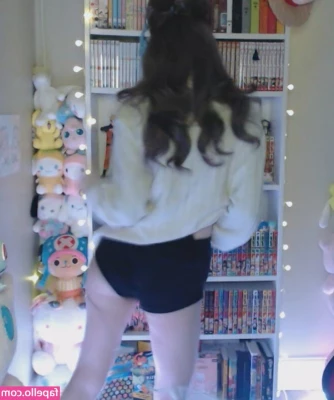 Skymi_chan [ skymi-chan ] - Thinking of starting live cam sessions here  Vote for what you would