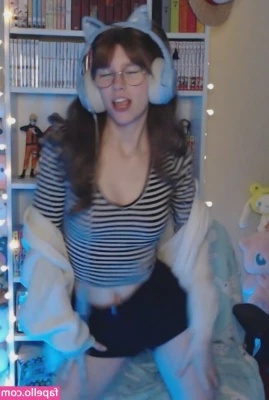 Skymi_chan [ skymi-chan ] - tekxting my teacher this one
