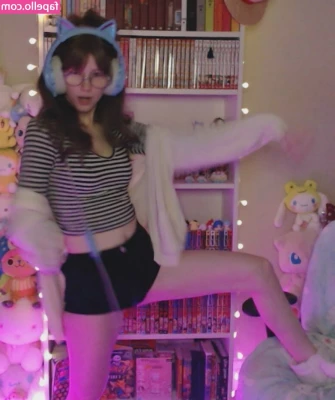 Skymi_chan [ skymi-chan ] - He said show me your best side so I sent him this    Fan Appreciation