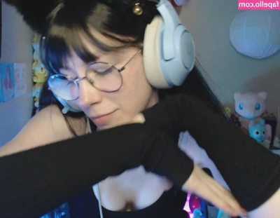 Skymi_chan [ skymi-chan ] - Fuck diamonds  nipple clamps are a girls best friend