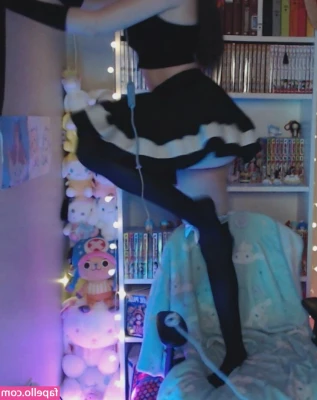 Skymi_chan [ skymi-chan ] - panty peel and spread for u