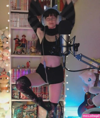 Skymi_chan [ skymi-chan ] - Welp my  small bug  turned into a fucking fever  So enjoy these older