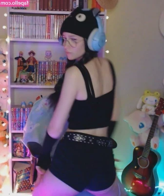 Skymi_chan [ skymi-chan ] - How would you like getting your dick rode this way  Rate my dick ride part 1