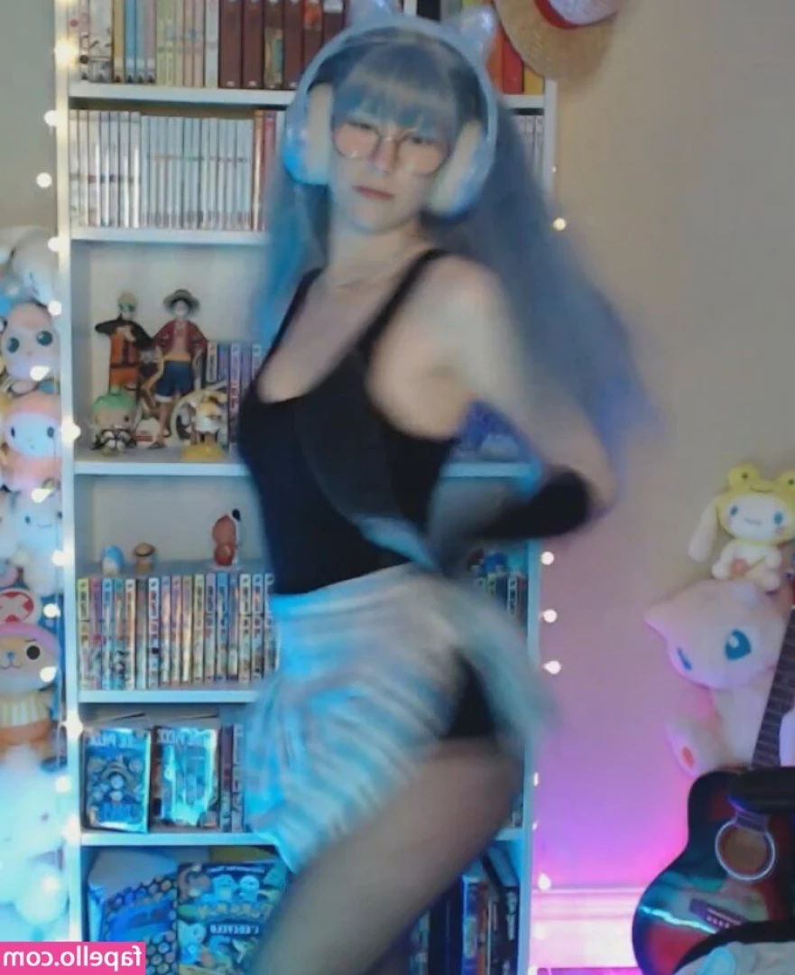 Skymi_chan [ skymi-chan ] - Who wants to take me to the islands  amp  have a nasty BAEcation