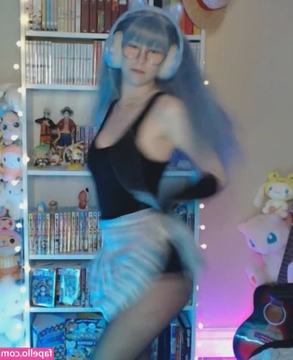 Skymi_chan [ skymi-chan ] - Who wants to take me to the islands  amp  have a nasty BAEcation