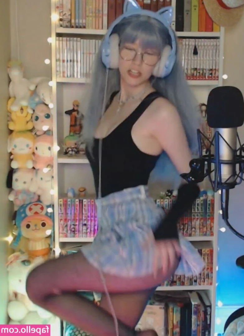 Skymi_chan [ skymi-chan ] - I always was braless girl  hehe  would you let me to hangout with