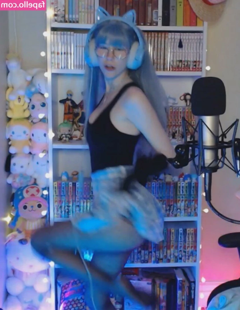 Skymi_chan [ skymi-chan ] - I think this shirt would look better on the floor  If you agree  come