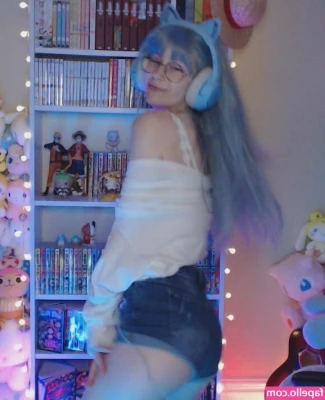 Skymi_chan [ skymi-chan ] - Join me in the shower   and leave a tip to what the rest of this video