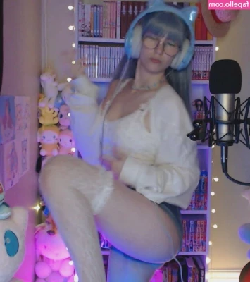 Skymi_chan [ skymi-chan ] - Strip naked except for my nylon stockings and ready to run upstairs