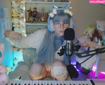 Skymi_chan [ skymi-chan ] - Babes thank you sooooo much because of you all I won the perfect boob