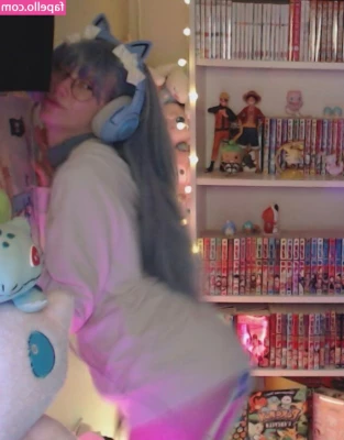 Skymi_chan [ skymi-chan ] - Hi daddy, do you want a strip show? 😏🔥