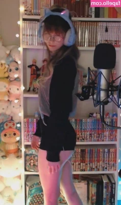 Skymi_chan [ skymi-chan ] - Because boobs in fishnets that s why