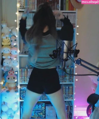 Skymi_chan [ skymi-chan ] - I have a fetish can you guess what It is?