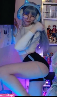 Skymi_chan [ skymi-chan ] - And a cutie video🥰