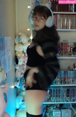 Skymi_chan [ skymi-chan ] - After losing this dildo for like EVER you can tell I missed it