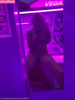 louiseleexxx1 - 5 pics for  5  A nice view of my ass and pussy in a Washington