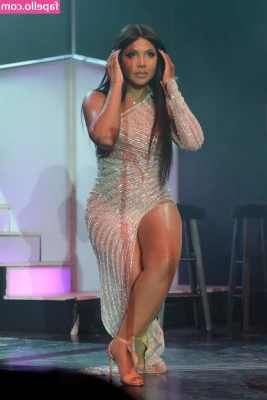 [ toni-braxton ] - All the shots I won’t post elsewhere. Who loves this outfit ?