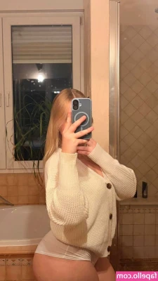 sophie.mzt [ sophie-mzt ] - Ready to be a good little slut for you daddy 🥵