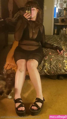 harleythebanshee - just been spending my days off doing some laundry pantless, no big
