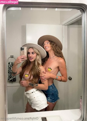 lilliequinn - Should I keep this swimsuit  Y N   Pls ignore the bruise on my boob