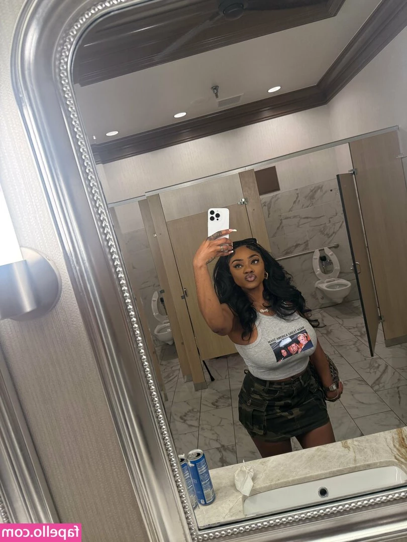 pyteee - Dressing up just for you! 💃👗