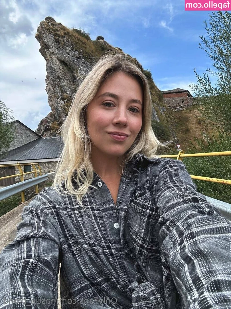 nastia_blond [ nastia-blond ] - Amores he estado un poco desconectada porque he estado malita 🤒