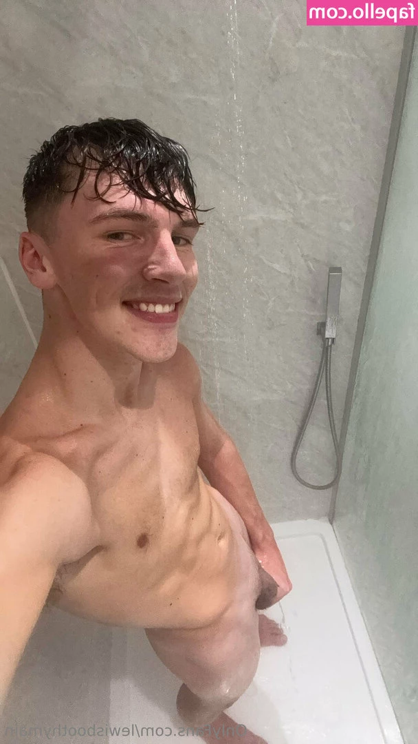 lewisboothymain - Come to bed eyes 👀😇
